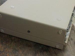 PC-9801UV11側面のゴム足